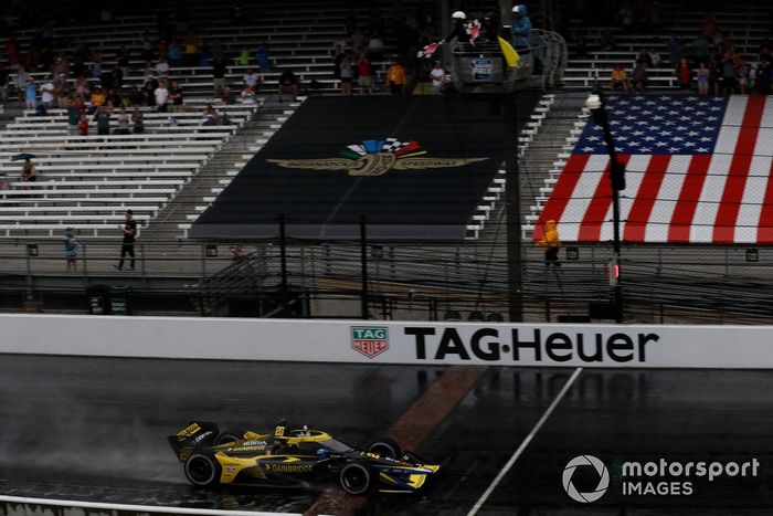 Colton Herta, Andretti Autosport con Curb-Agajanian Honda acercándose a la meta