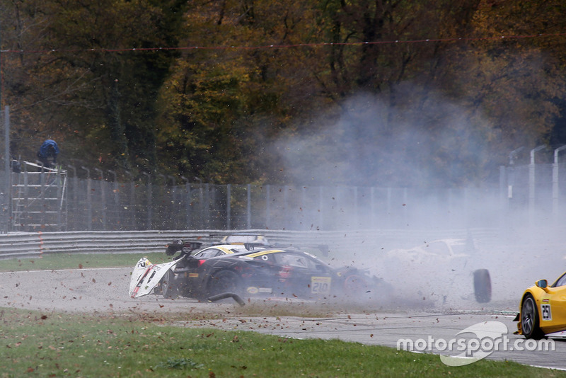 #210 Ferrari 488, Ferrari of Vancouver: Murray Rothlander, incidente