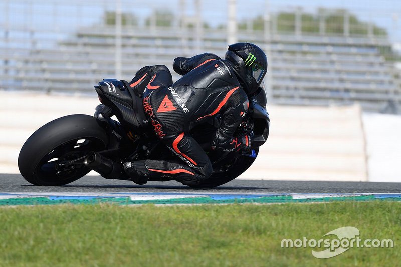 Lewis Hamilton probando la Yamaha Superbike
