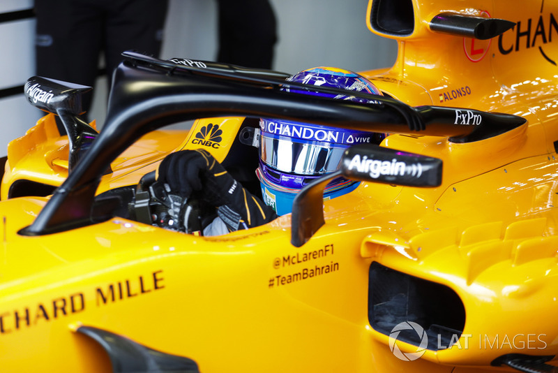 Fernando Alonso, McLaren, sn su cockpit