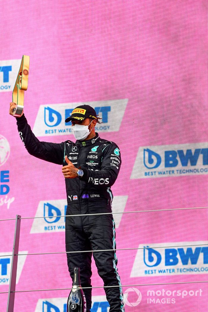 Podio: segundo lugar Lewis Hamilton, Mercedes