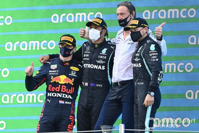 Podio: segundo lugar Max Verstappen, Red Bull Racing, ganador de la carrera Lewis Hamilton, Mercedes, tercer lugar Valtteri Bottas, Mercedes