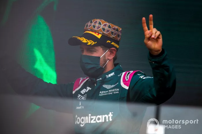 Podio: segundo lugar Sebastian Vettel, Aston Martin