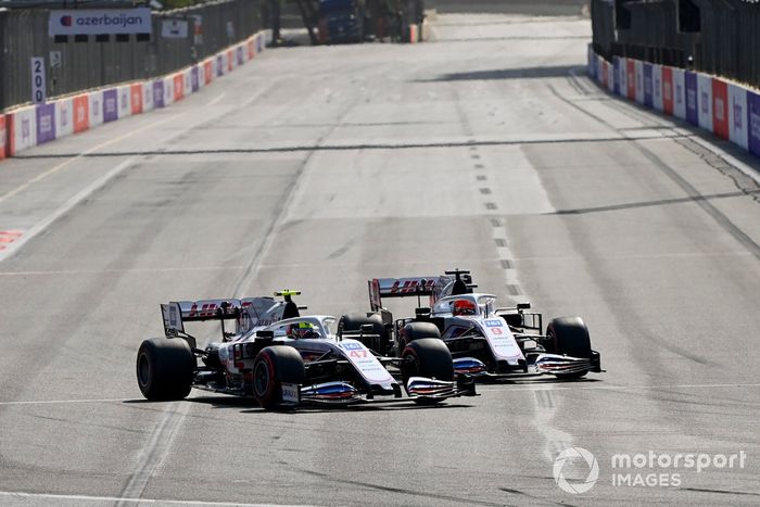 Mick Schumacher, Haas VF-21, Nikita Mazepin, Haas VF-21, al inicio