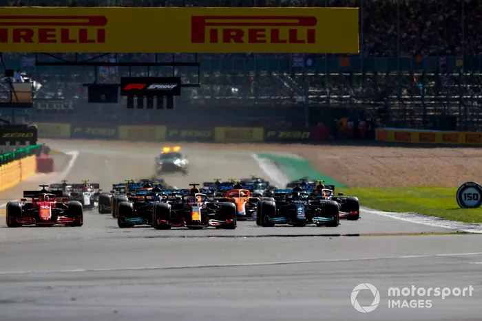 Inicio de la carrera Sprint, Lewis Hamilton, Mercedes W12, Max Verstappen, Red Bull Racing RB16B, Valtteri Bottas, Mercedes W12, Charles Leclerc, Ferrari SF21