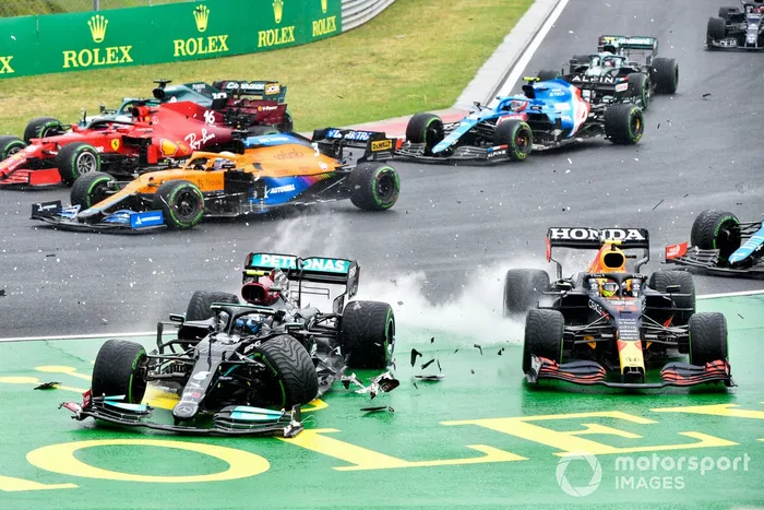 Accidente en la salida del GP de Hungría: Valtteri Bottas, Checo Pérez