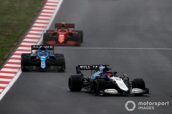 George Russell, Williams FW43B, Fernando Alonso, Alpine A521, Carlos Sainz Jr., Ferrari SF21