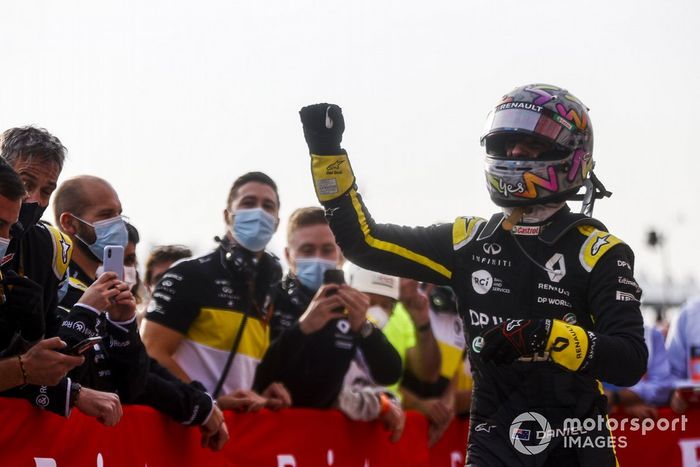 Tercer lugar Daniel Ricciardo, Renault F1 celebra en Parc Ferme 