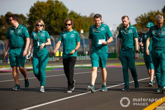 Sebastian Vettel, Aston Martin, paseo al circuito