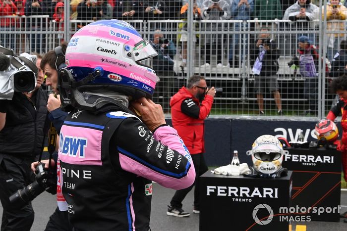 Fernando Alonso, del equipo Alpine F1, en la parrilla de salida tras la clasificación