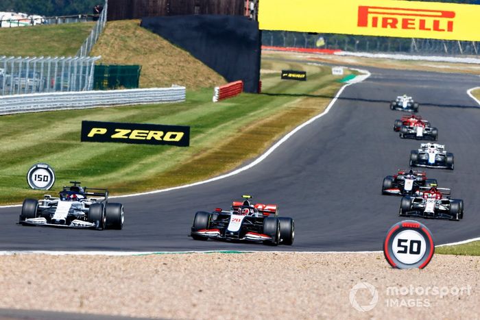 Daniil Kvyat, AlphaTauri AT01, Kevin Magnussen, Haas VF-20