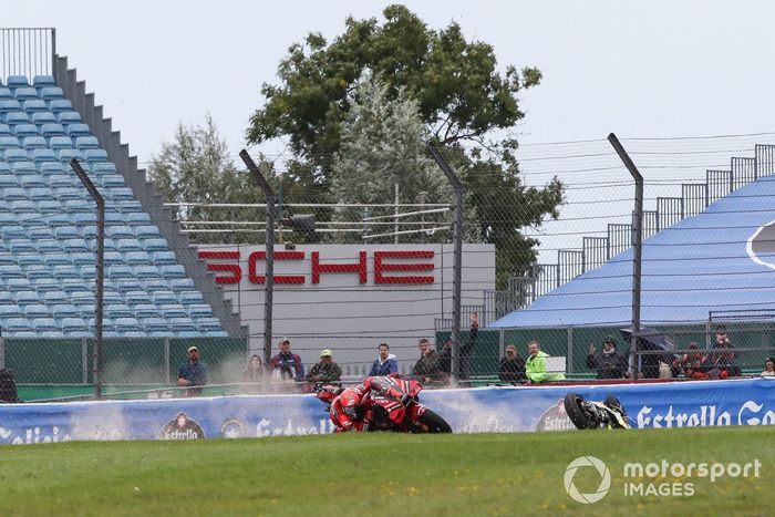 Francesco Bagnaia, Ducati Team, Marco Bezzecchi, VR46 Racing Team caída