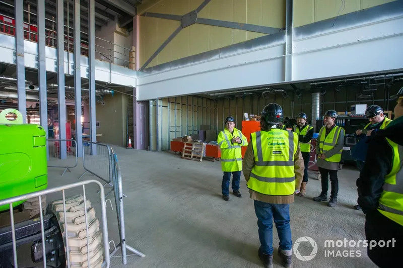 Visita a la fábrica de Aston Martin en Silverstone