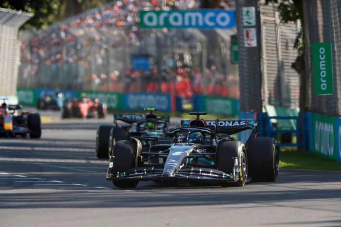 George Russell, Mercedes F1 W14, Lewis Hamilton, Mercedes F1 W14, Max Verstappen, Red Bull Racing RB19