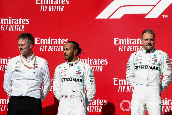 James Allison, Director Técnico, Mercedes AMG, Lewis Hamilton, Mercedes AMG F1, 2ª posición, y Valtteri Bottas, Mercedes AMG F1, 1ª posición, en el podio