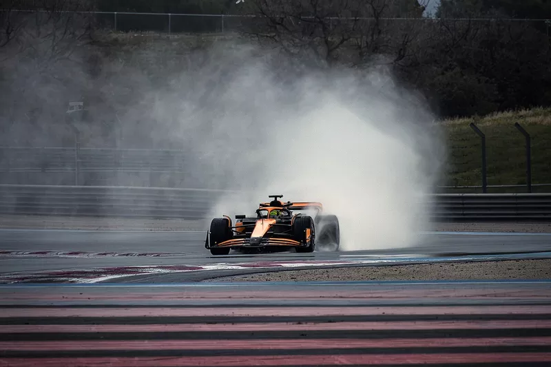 Lando Norris, McLaren lors des essais Pirelli