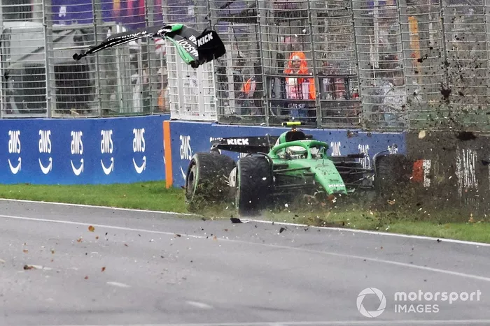Gabriel Bortoleto, Sauber crash

