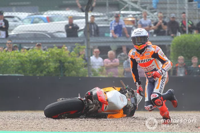Les 3 chutes de Marc Márquez aux qualifications du GP d'Allemagne