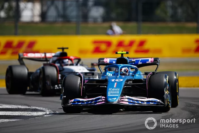 Pierre Gasly, Alpine A523, Nyck de Vries, AlphaTauri AT04