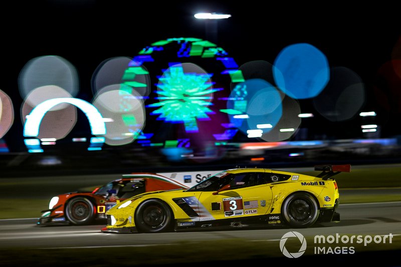 #3 Corvette Racing Corvette C7.R, GTLM: Ян Магнуссен, Антоніо Гарсія, Майк Рокенфеллер
