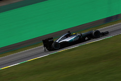 Lewis Hamilton, Mercedes AMG F1 W07 Hybrid, mit Messgeräten am Auto