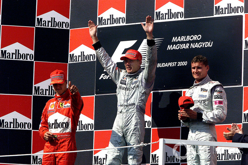 Podyum: Yarış galibi Mika Hakkinen, McLaren, 2. Michael Schumacher, Ferrari, 3. David Coulthard, McL