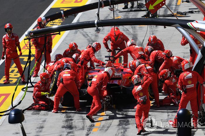 Sebastian Vettel, Ferrari SF70-H pit stop