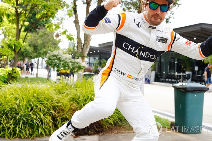 Fernando Alonso, McLaren, Salta a través del marco