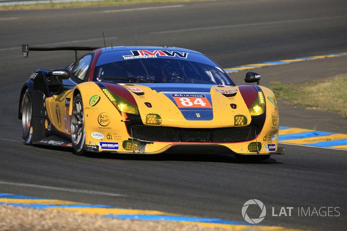 50°: #84 JMW Motorsport Ferrari 488 GTE: Robert Smith, Will Stevens, Dries Vanthoor