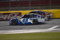 Kyle Busch, Joe Gibbs Racing Toyota, Jimmie Johnson, Hendrick Motorsports Chevrolet