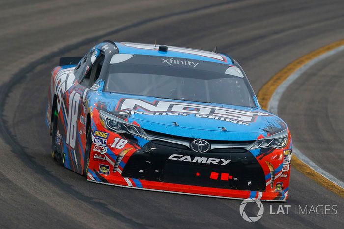 Kyle Busch, Joe Gibbs Racing, Toyota Camry NOS