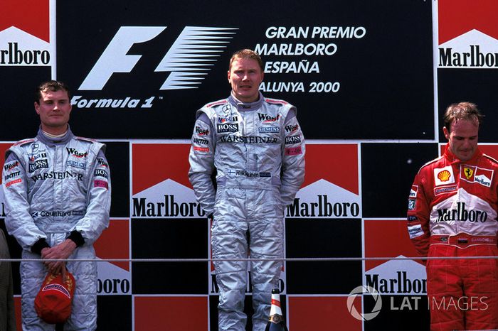 Podyum: Yarış galibi Mika Hakkinen, McLaren, second place David Coulthard, McLaren, third place Rube