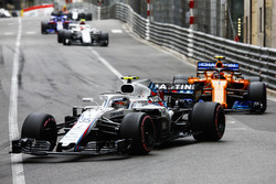 Sergey Sirotkin, Williams FW41, devant Stoffel Vandoorne, McLaren MCL33, et Charles Leclerc, Sauber C37