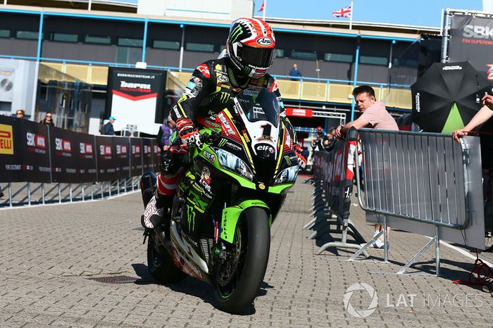 Jonathan Rea, Kawasaki Racing y pilotos en parc ferme