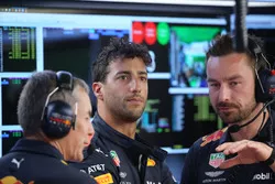 Daniel Ricciardo, Red Bull Racing met engineers