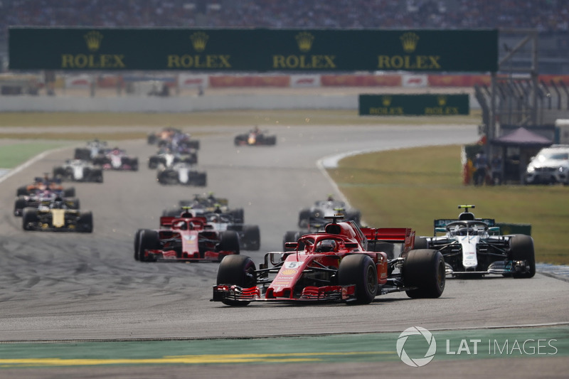 Partenza: Sebastian Vettel, Ferrari SF71H, precede Valtteri Bottas, Mercedes AMG F1 W09, Kimi Raikkonen, Ferrari SF71H, Max Verstappen, Red Bull Racing RB14