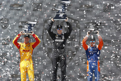 Podium: 1. Josef Newgarden, 2. Ryan Hunter-Reay, 3. Scott Dixon