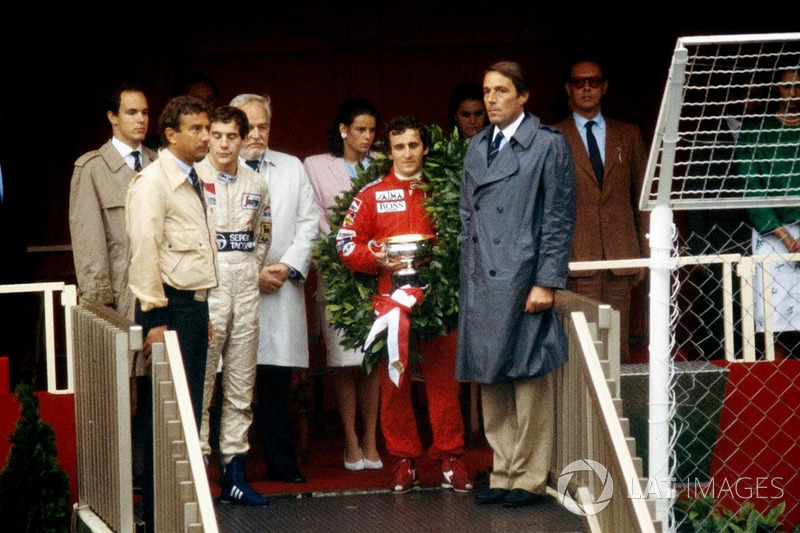 Podio: ganador de la carrera Alain Prost, McLaren, segundo lugar Ayrton Senna, Toleman