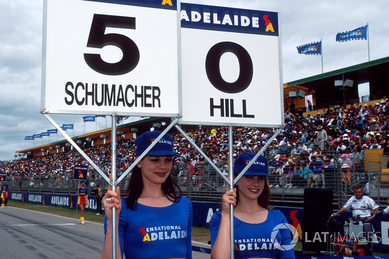 Les grid girls de Michael Schumacher, Benetton et de Damon Hill, Williams