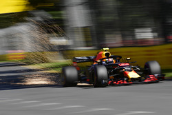 Max Verstappen, Red Bull Racing RB14, fait des étincelles