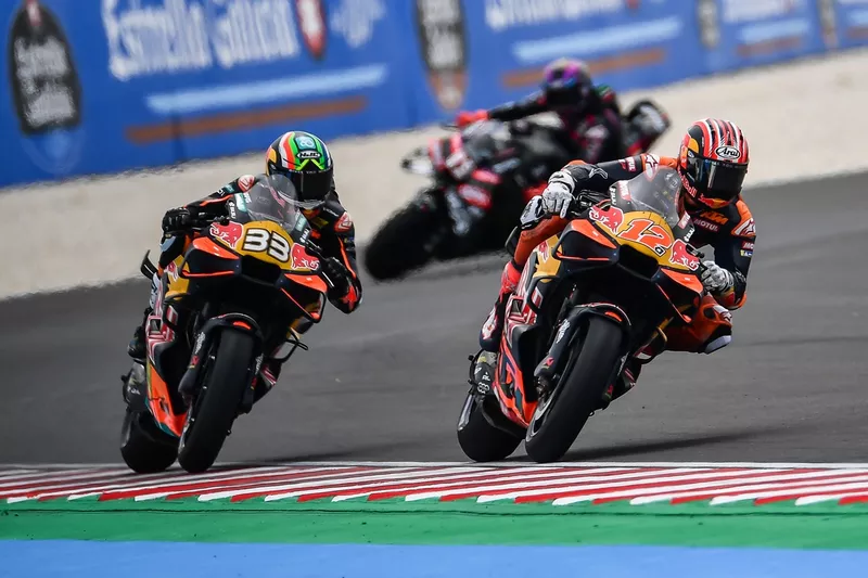 Maverick Viñales, Red Bull KTM Tech 3; Brad Binder, Red Bull KTM Factory Racing