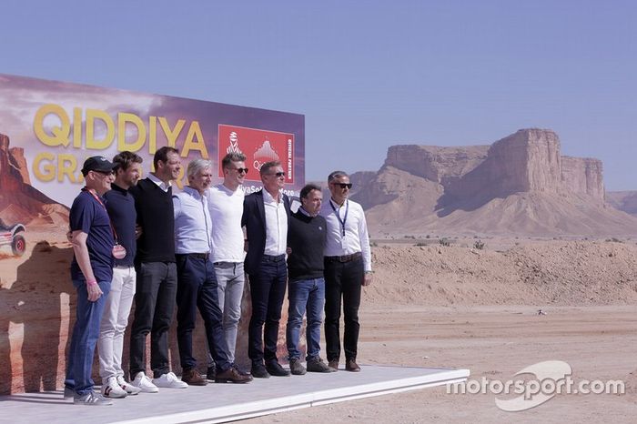 Nico Hülkenberg, Alexander Wurz, Romain Grosjean, Damon Hill, David Coulthard e Loris Capirossi no local da pista