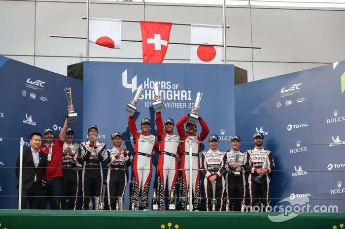 Podio: #1 Rebellion Racing Rebellion R13 - Gibson: Bruno Senna, Gustavo Menezes, Norman Nato, #8 Toyota Gazoo Racing Toyota TS050 - Hybrid: Sébastien Buemi, Kazuki Nakajima, Brendon Hartley, #7 Toyota Gazoo Racing Toyota TS050 - Hybrid: Mike Conway, Kamui Kobayashi, Jose Maria Lopez  