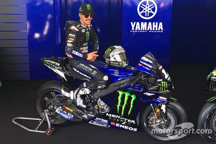 Maverick Vinales com sua nova M1