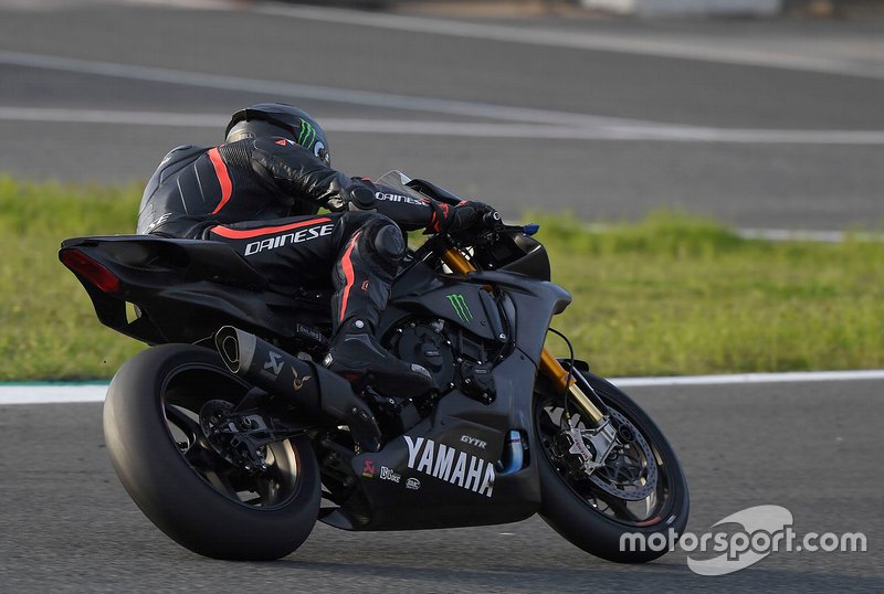 Lewis Hamilton probando la Yamaha Superbike