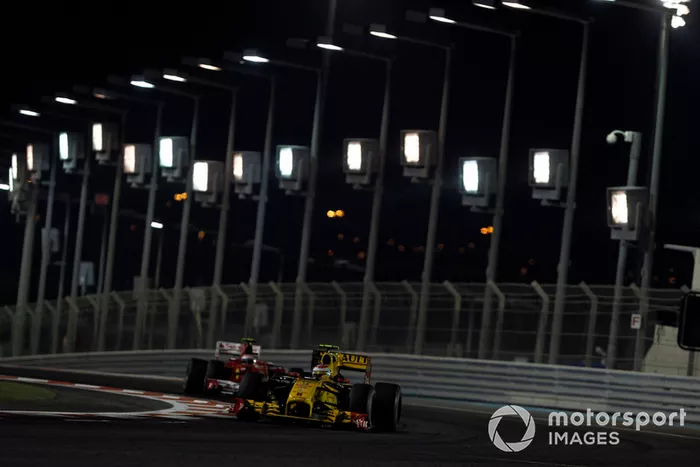 Vitaly Petrov, Renault R30, Fernando Alonso, Ferrari F10