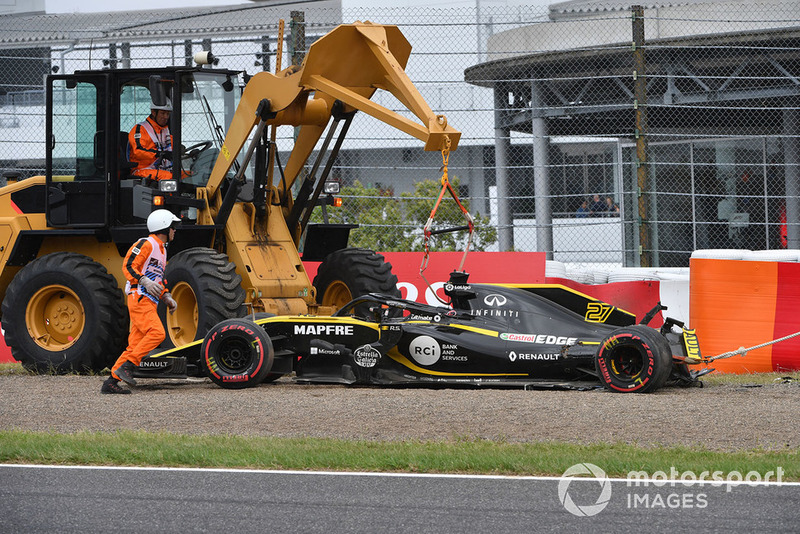 Евакуація розбитої машини Ніко Хюлькенберга, Renault Sport F1 Team R.S. 18