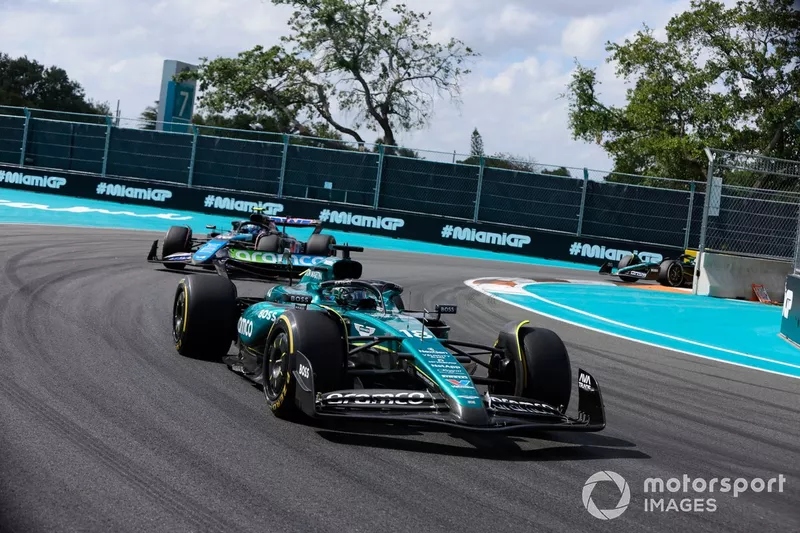 Lance Stroll, Aston Martin AMR24, Pierre Gasly, Alpine A524