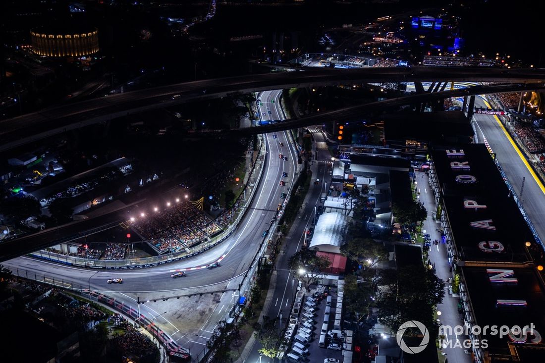 Lando Norris, McLaren MCL38, Max Verstappen, Red Bull Racing RB20, Lewis Hamilton, Mercedes F1 W15 