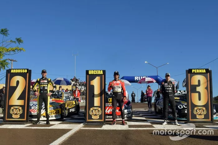 Ganador de la pole José Manuel Urcera, JP Carrera, segundo Facundo Ardusso, Renault Torino Team y tercero Leonel Pernía, Maquin Parts Racing